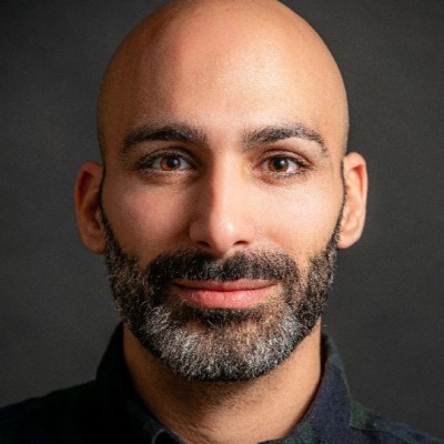Headshot of Tomas Elias